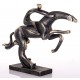 FIGURKA KOŃ Z JEŹDŹCEM CZARNA ZŁOTA 23x34x6cm JEŹDZIEC KONNY RZEŹBA